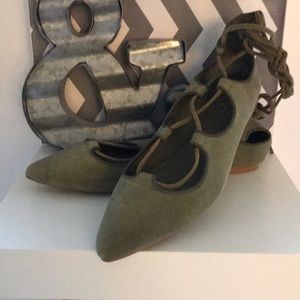 NWOT Gap Olive Green Strappy Flats
